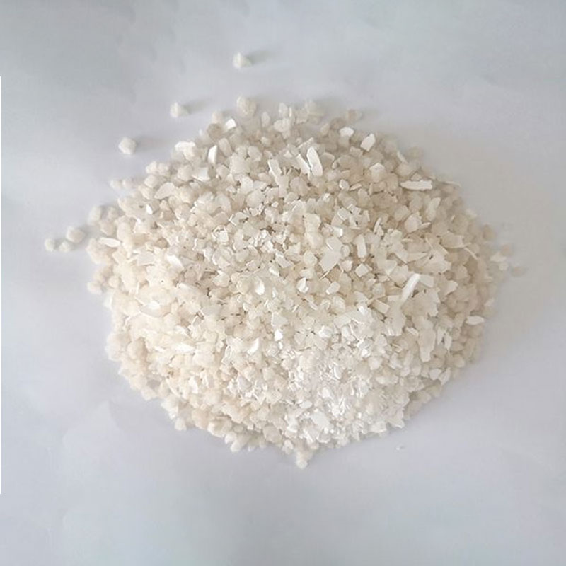Gamit ang halo -halong ahente ng pagtunaw ng niyebe upang malutas ang mga problema sa icing ng kalsada pagkatapos ng niyebe