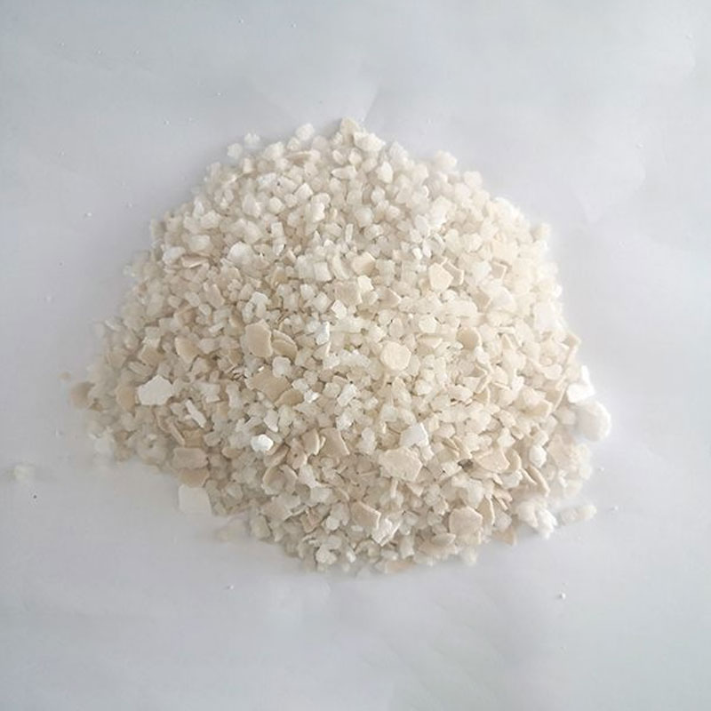 Paano gumamit ng ahente ng pagtunaw ng niyebe upang alisin ang snow sa siyentipiko?